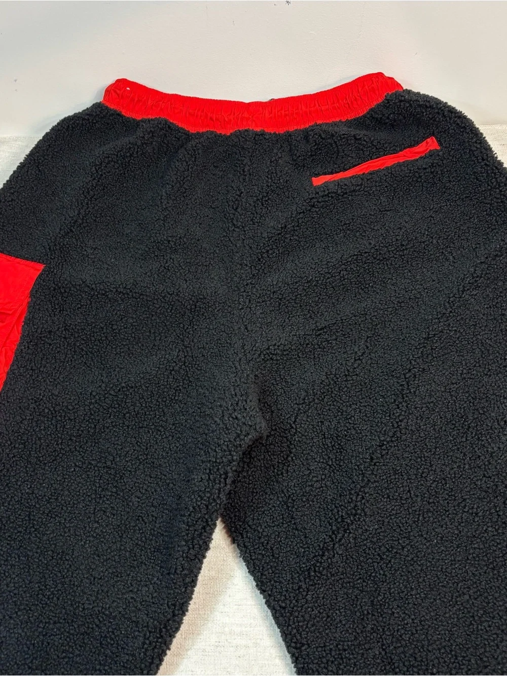 Jordan men’s XXL Essential Mountainside Statement Fleece Sherpa Pants black red